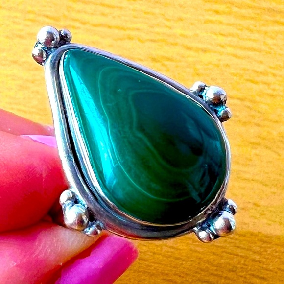 VINTAGE LARGE NAVAJO SOUTHWESTERN NATIVE AMERICAN MALACHITE RING 925 STERLING